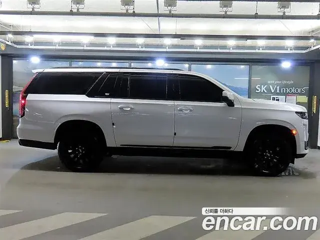 Cadillac Escalade 2023 — Photo 17/19