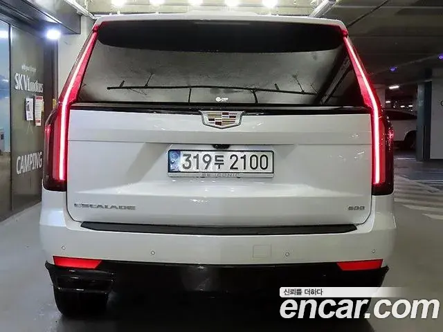 Cadillac Escalade 2023 — Photo 1/19