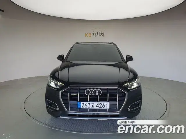 Audi Q5 2023 — Фото 2/20