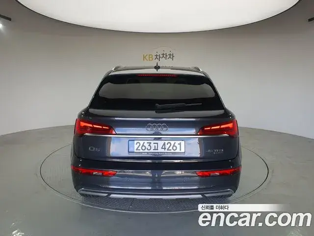 Audi Q5 2023 — Фото 3/20