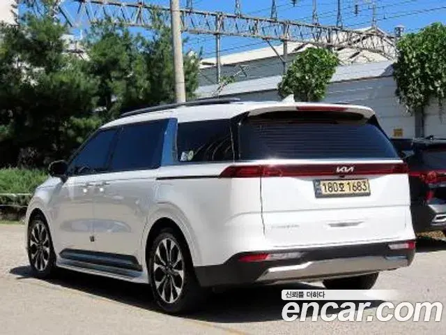 Kia Carnival 2022 — Фото 2/20