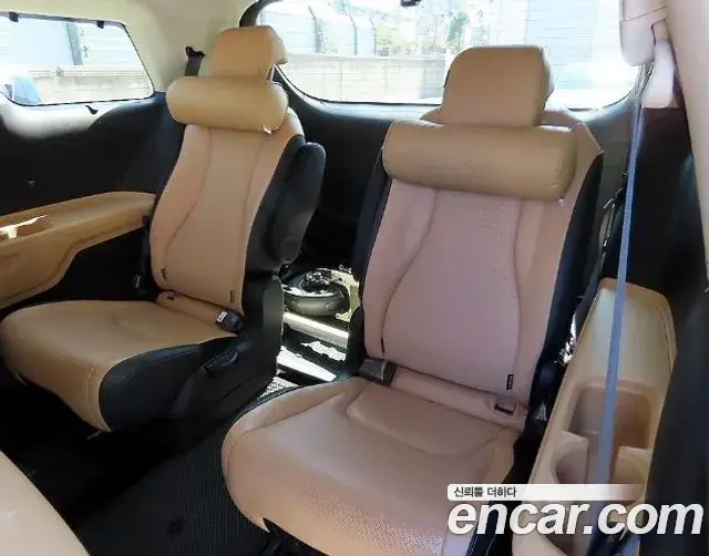 Kia Carnival 2022 — Фото 12/20