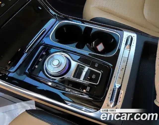 Kia Carnival 2022 — Фото 19/20
