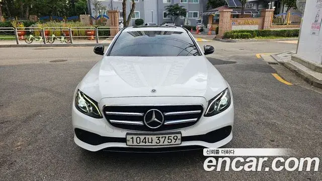 Mercedes-Benz E-Class 2020 — Фото 2/20