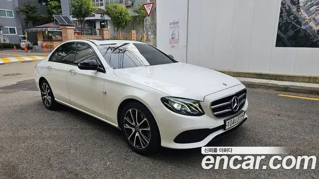 Mercedes-Benz E-Class 2020 — Фото 3/20