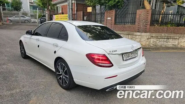 Mercedes-Benz E-Class 2020 — Фото 6/20