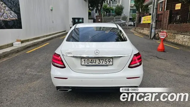 Mercedes-Benz E-Class 2020 — Фото 10/20