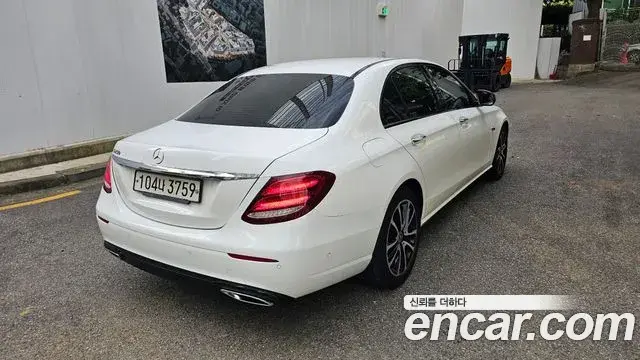 Mercedes-Benz E-Class 2020 — Фото 7/20
