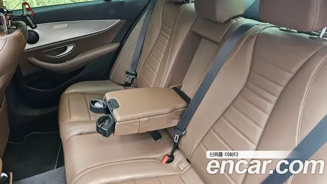 Mercedes-Benz E-Class 2020 — Фото 11/20