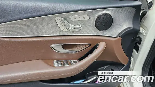 Mercedes-Benz E-Class 2020 — Фото 12/20