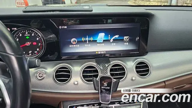 Mercedes-Benz E-Class 2020 — Фото 14/20