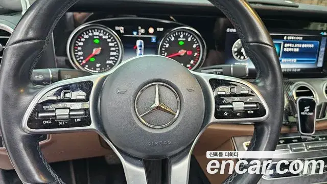 Mercedes-Benz E-Class 2020 — Фото 18/20