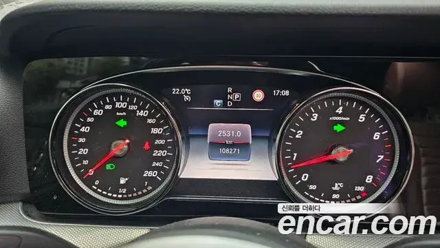 Mercedes-Benz E-Class 2020 — Фото 19/20