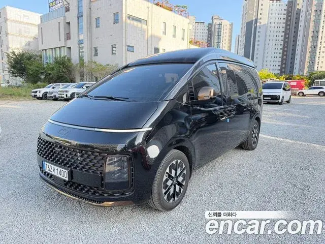 Hyundai Staria 2025 — Фото 1/17