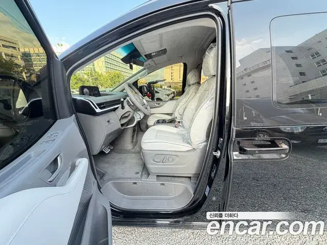 Hyundai Staria 2025 — Фото 6/17