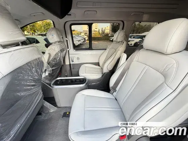 Hyundai Staria 2025 — Фото 8/17