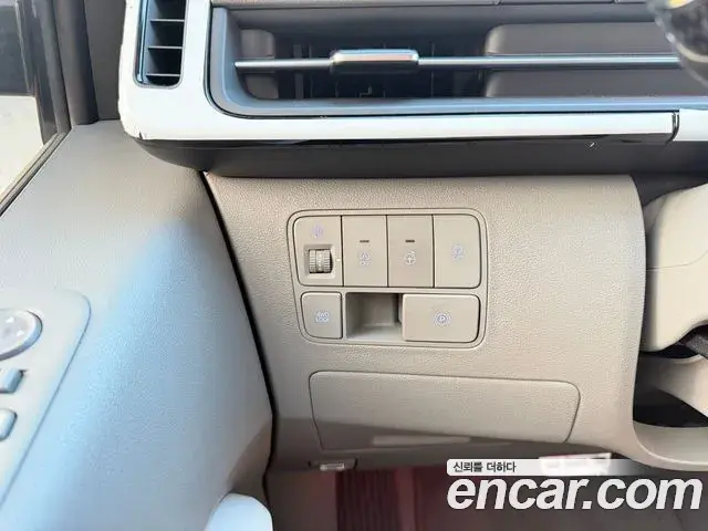 Hyundai Staria 2025 — Фото 12/17