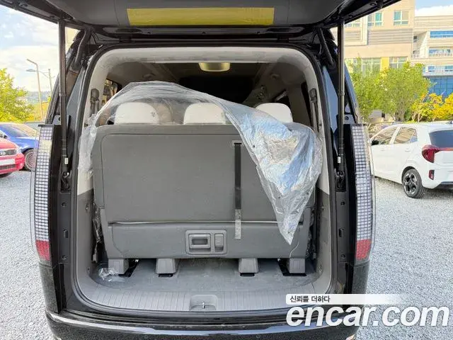 Hyundai Staria 2025 — Фото 16/17