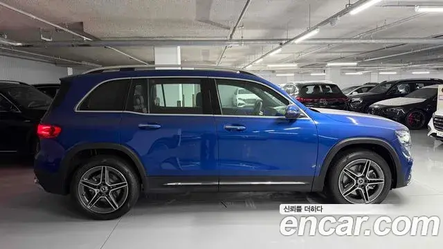 Mercedes-Benz GLB-Class 2025 — Фото 6/18