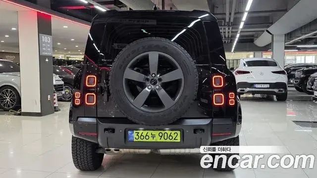Land Rover Defender 2025 — Фото 6/20
