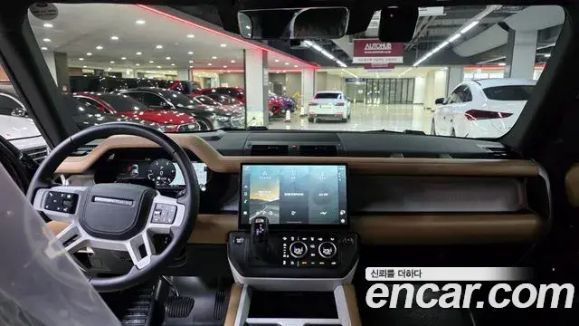 Land Rover Defender 2025 — Фото 8/20