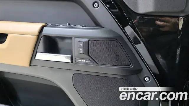 Land Rover Defender 2025 — Фото 12/20