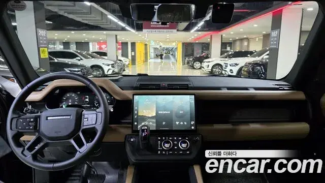 Land Rover Defender 2025 — Фото 8/20