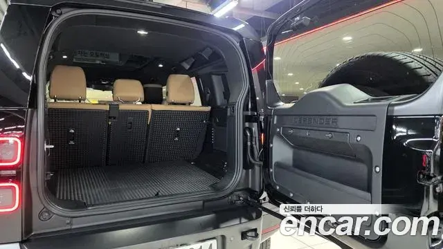 Land Rover Defender 2025 — Фото 12/20