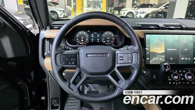 Land Rover Defender 2025 — Фото 13/20