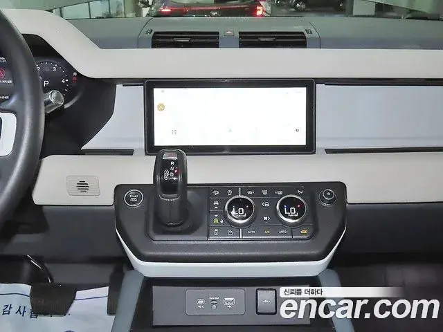 Land Rover Defender 2020 — Фото 11/20