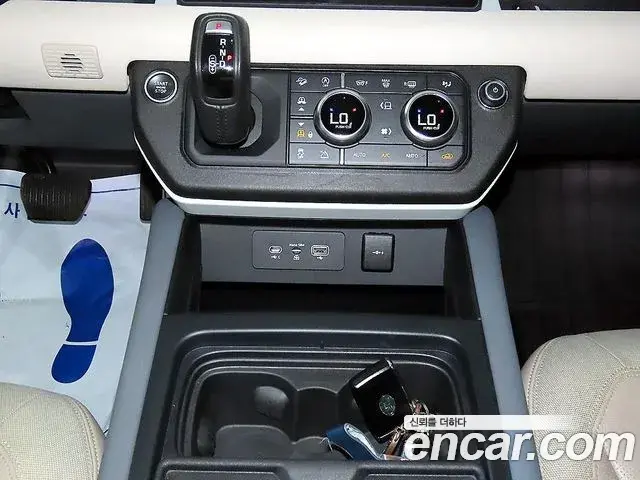 Land Rover Defender 2020 — Фото 12/20