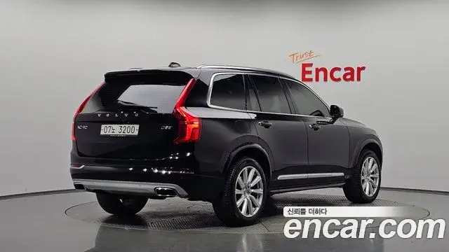 Volvo XC90 2018 — Фото 2/20