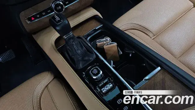 Volvo XC90 2018 — Фото 9/20