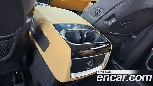 Kia Carnival 2023 — Фото 18/20