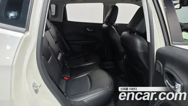 Jeep Compass 2019 — Şəkil 29/31