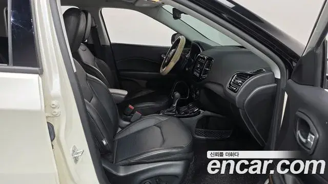 Jeep Compass 2019 — Şəkil 19/31
