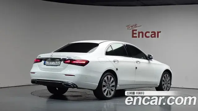 Mercedes-Benz E-Class 2023 — Фото 2/20