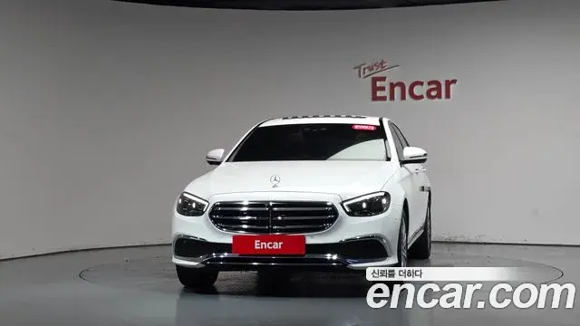 Mercedes-Benz E-Class 2023 — Фото 3/20