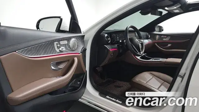 Mercedes-Benz E-Class 2023 — Фото 10/20