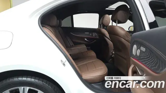 Mercedes-Benz E-Class 2023 — Фото 11/20