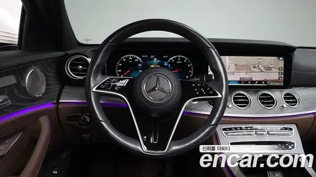 Mercedes-Benz E-Class 2023 — Фото 13/20