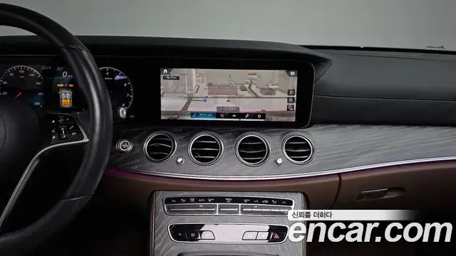 Mercedes-Benz E-Class 2023 — Фото 14/20