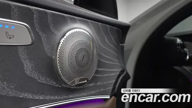 Mercedes-Benz E-Class 2023 — Фото 18/20