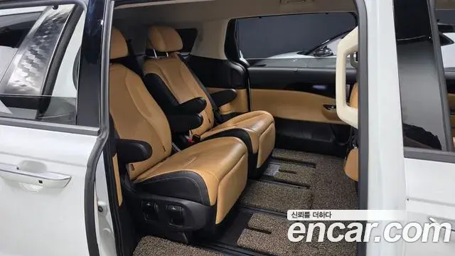 Kia Carnival 2023 — Фото 12/20