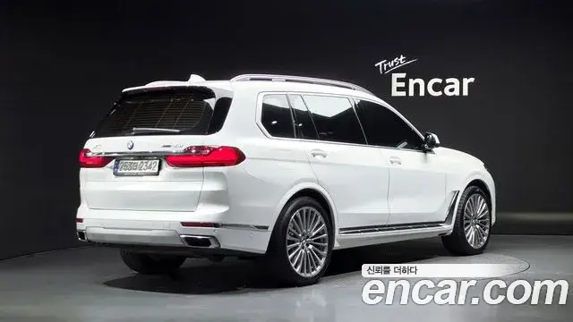 BMW X7 2021 — Фото 1/20