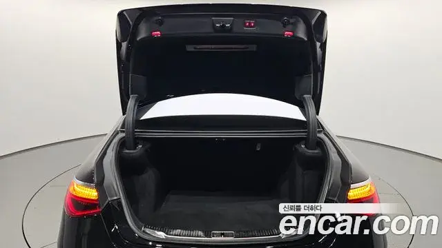 Mercedes-Benz S-Class 2022 — Photo 13/35