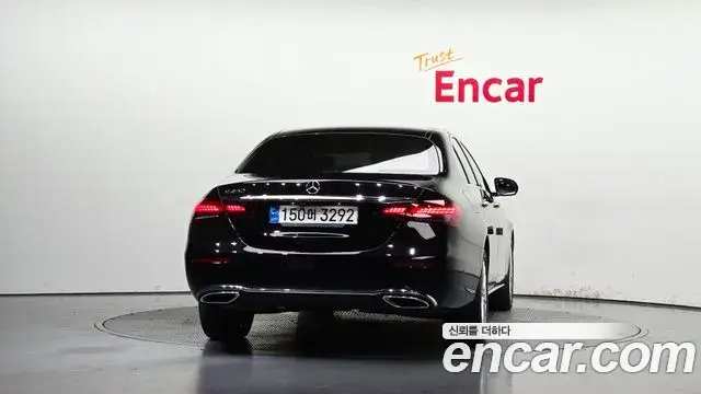 Mercedes-Benz E-Class 2021 — Фото 4/20