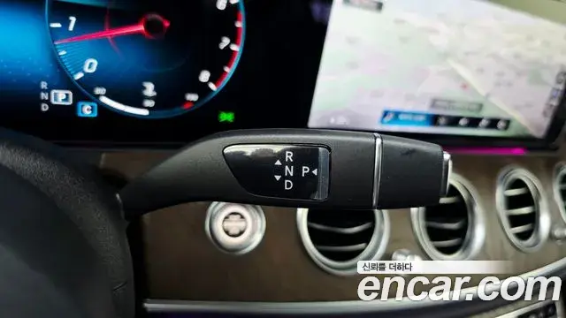Mercedes-Benz E-Class 2021 — Фото 9/20