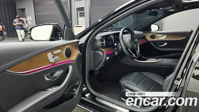Mercedes-Benz E-Class 2021 — Фото 10/20
