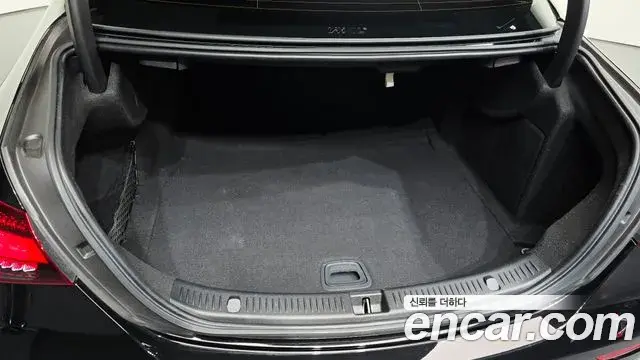 Mercedes-Benz E-Class 2021 — Фото 17/20